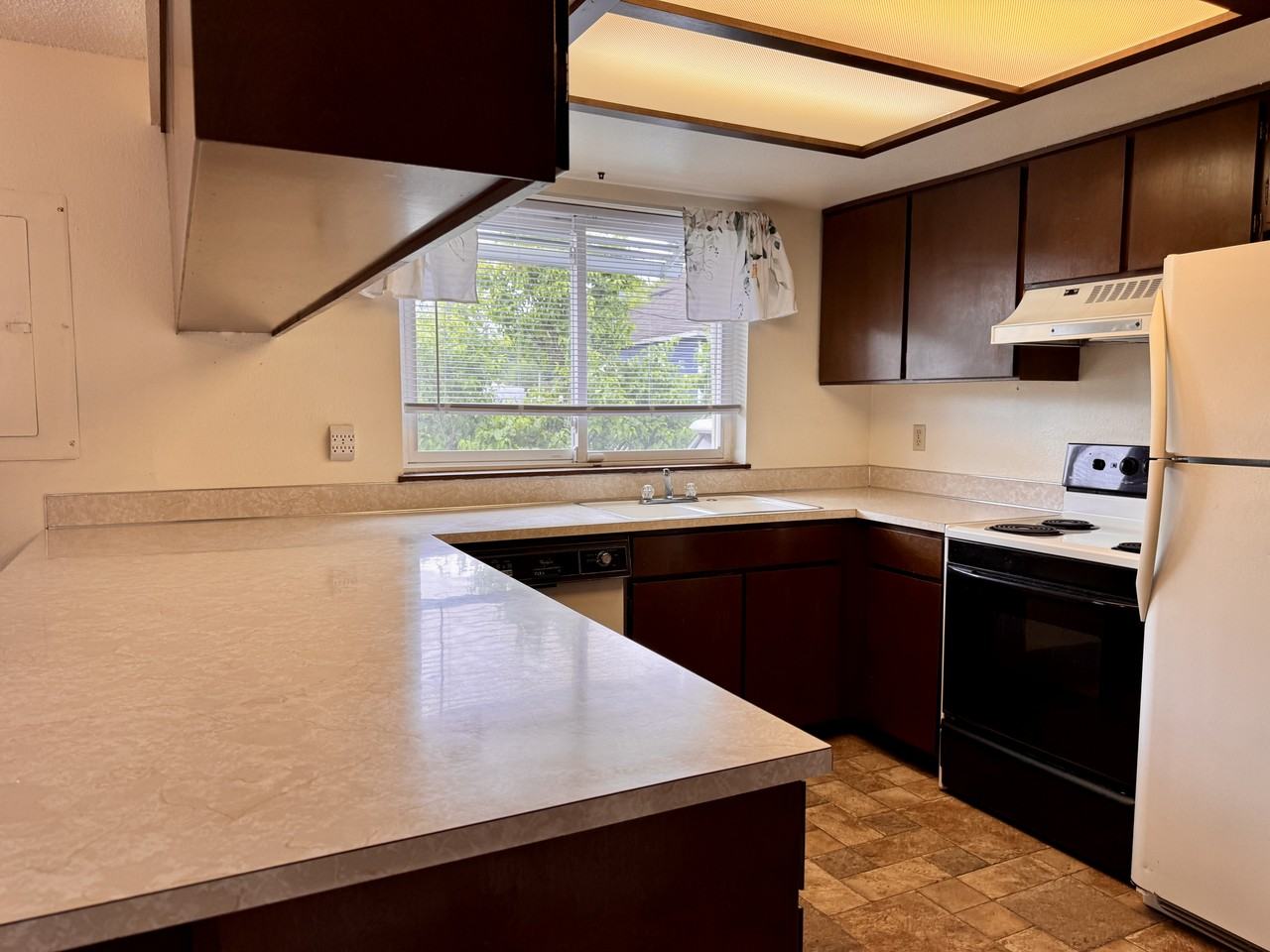 215 S 11th St - Photo 6 of 18