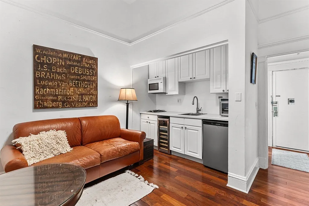 8 Garrison St - Photo 5 of 18