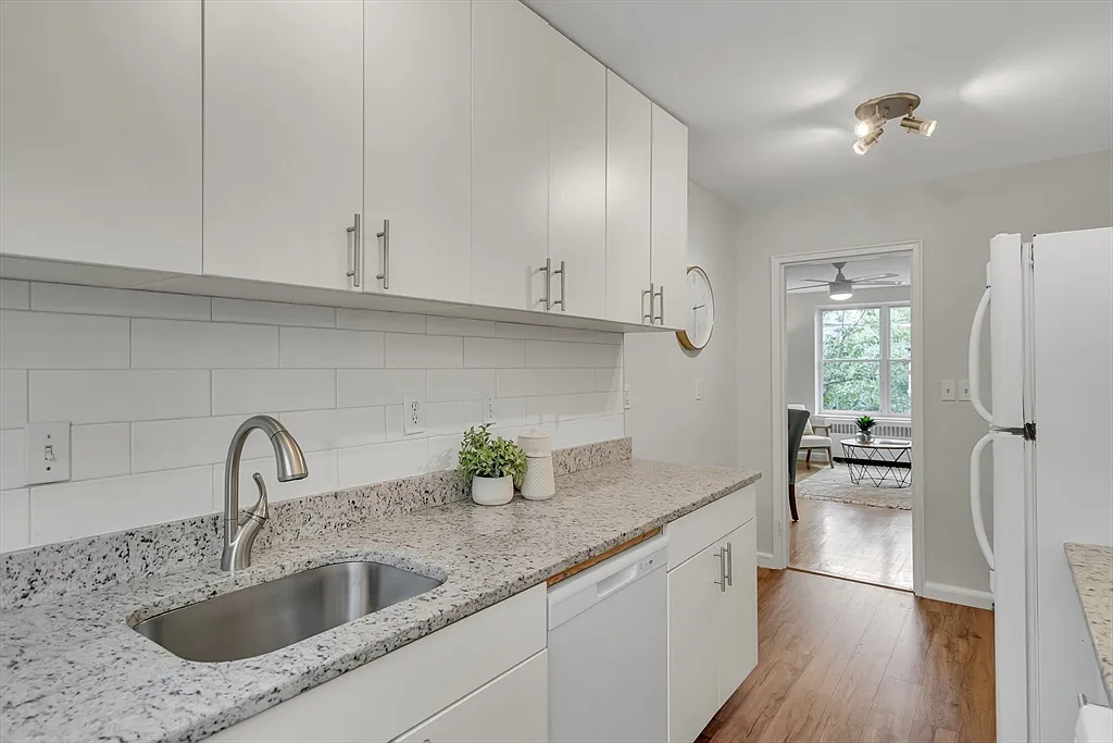 136 Beaconsfield Rd - Photo 7 of 14