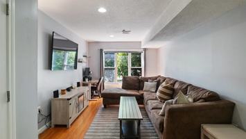 featured image of 4 Duck Pond Rd