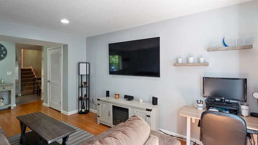 4 Duck Pond Rd - Photo 4 of 11