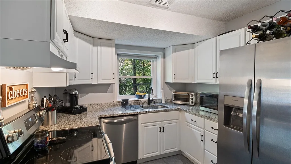 4 Duck Pond Rd - Photo 5 of 11