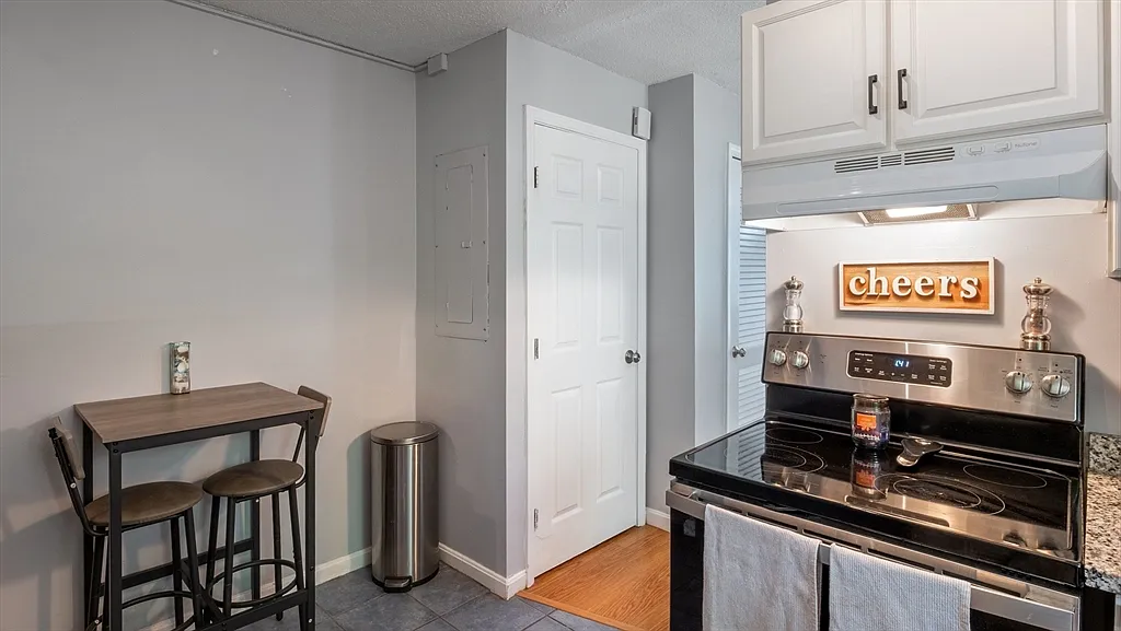 4 Duck Pond Rd - Photo 7 of 11