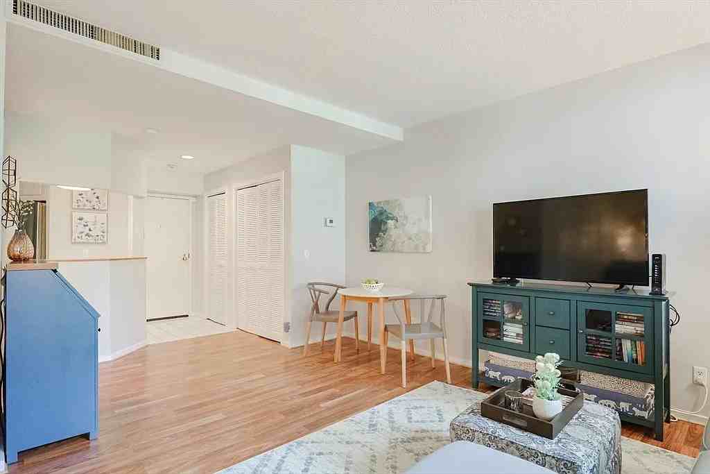 51 Pettee St - Photo 4 of 24