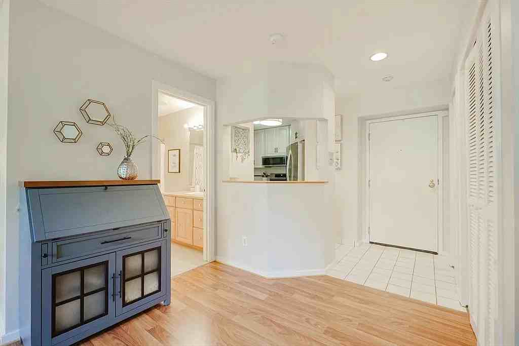 51 Pettee St - Photo 5 of 24