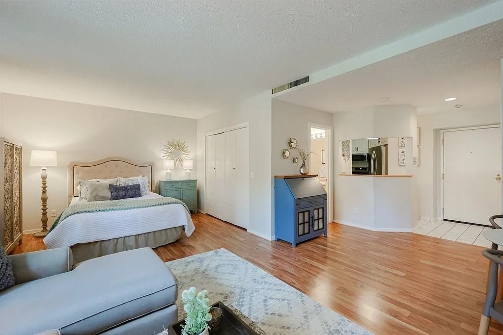 51 Pettee St - Photo 6 of 24