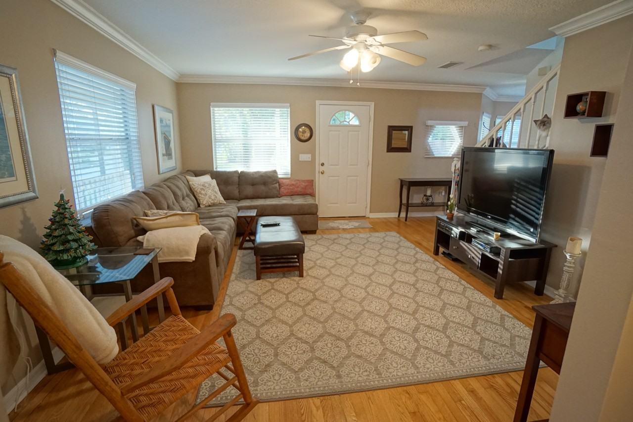 3208 S Esperanza Ave - Photo 3 of 13