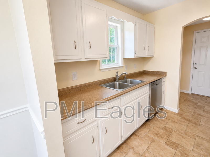 1140 Timothy Ave - Photo 4 of 17