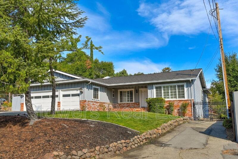 1090 Livorna Rd - Photo 2 of 26