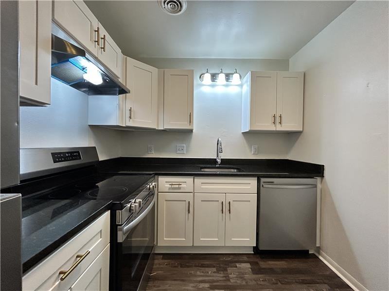 4313 Earl Dr #B7 - Photo 4 of 10