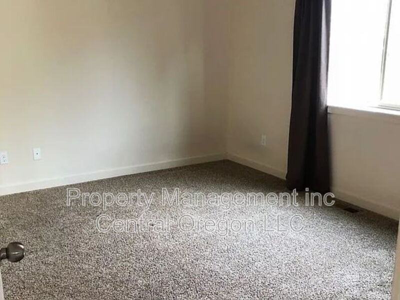 3218 Ne Spring Creek Pl - Photo 2 of 6