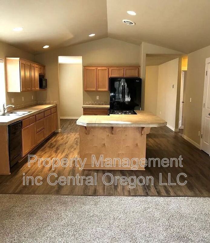 3218 Ne Spring Creek Pl - Photo 3 of 6