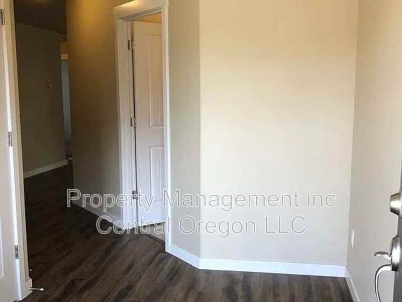 3218 Ne Spring Creek Pl - Photo 4 of 6