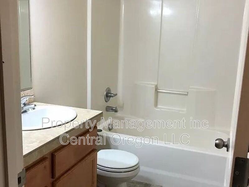 3218 Ne Spring Creek Pl - Photo 6 of 6