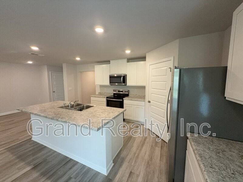 4955 Red Cedar Rd - Photo 6 of 29