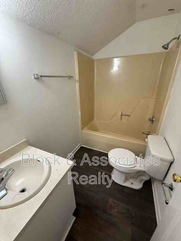 120 W Presnell St #C - Photo 5 of 5