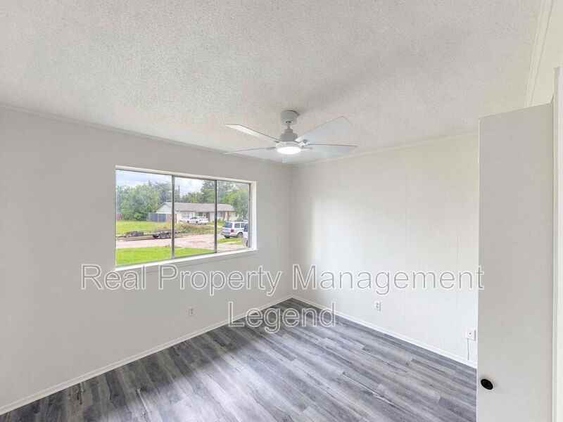 1021 Irene Dr - Photo 2 of 12