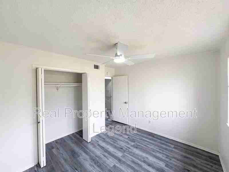 1021 Irene Dr - Photo 3 of 12