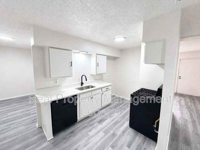 1021 Irene Dr - Photo 5 of 12