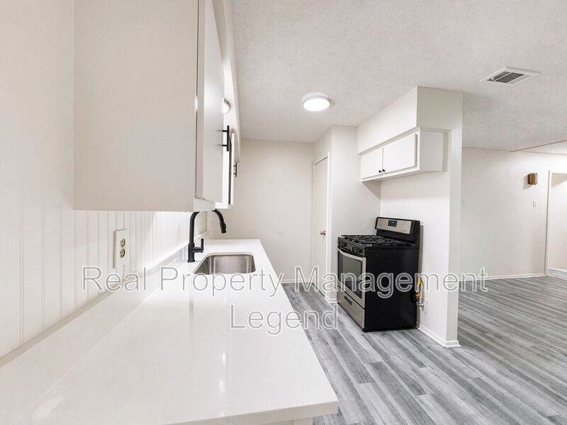 1021 Irene Dr - Photo 6 of 12