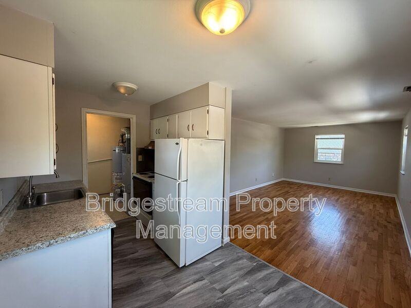 92 W Franklin St #3 - Photo 4 of 6