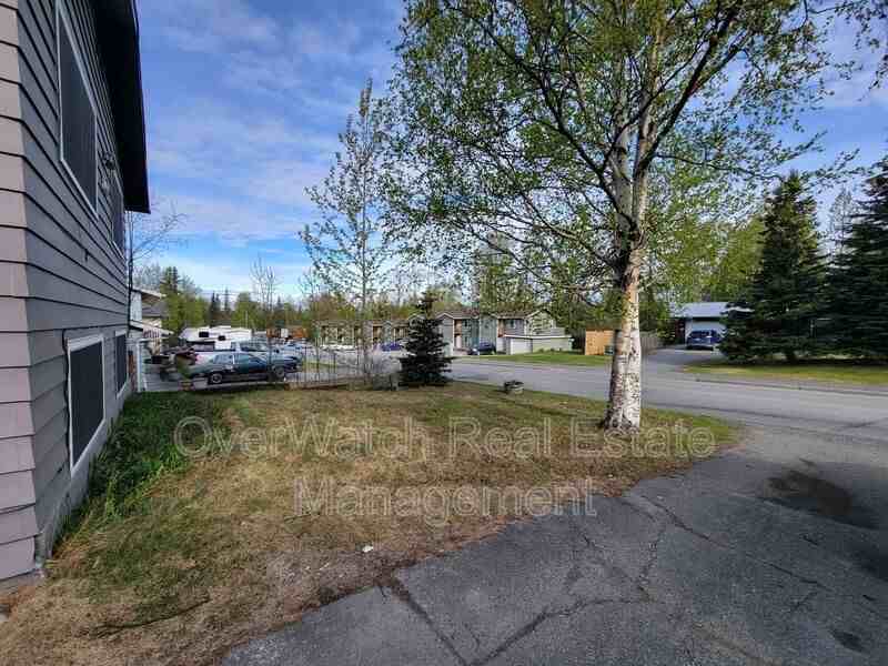 17024 Meadow Creek Dr - Photo 3 of 12