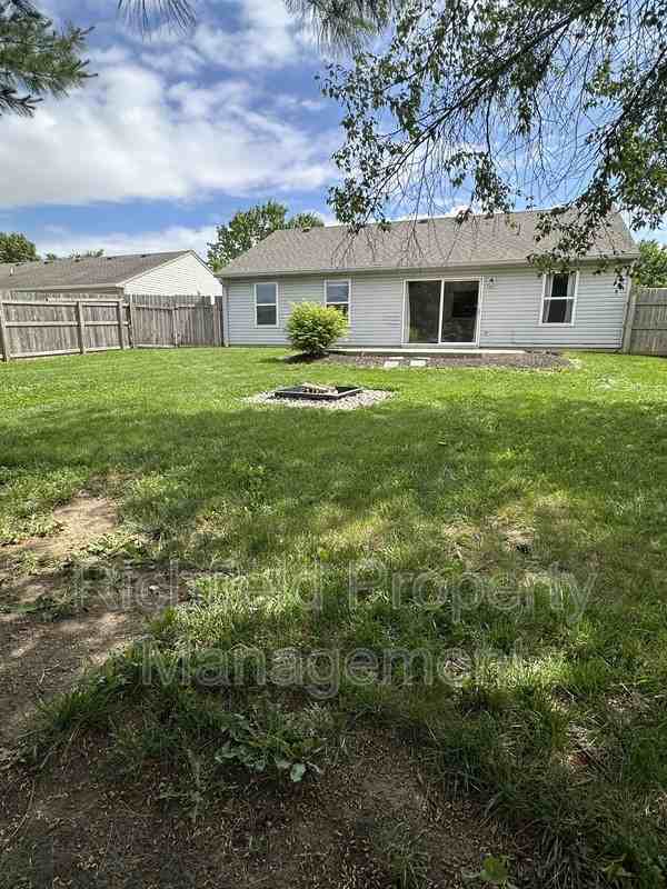1704 Crimson Ln - Photo 2 of 21
