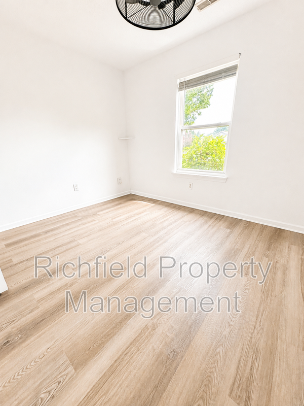 1704 Crimson Ln - Photo 4 of 21