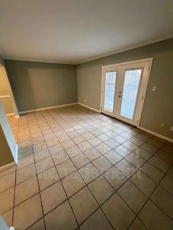 527 Tibet Ave #3 - Photo 3 of 22