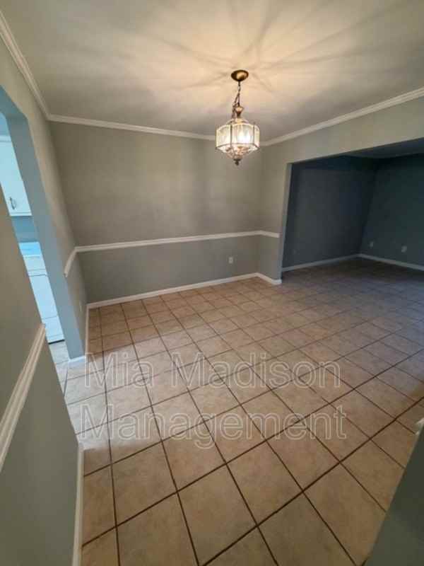 527 Tibet Ave #3 - Photo 5 of 22