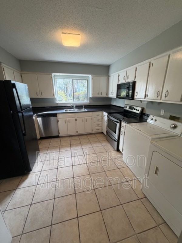 527 Tibet Ave #3 - Photo 6 of 22