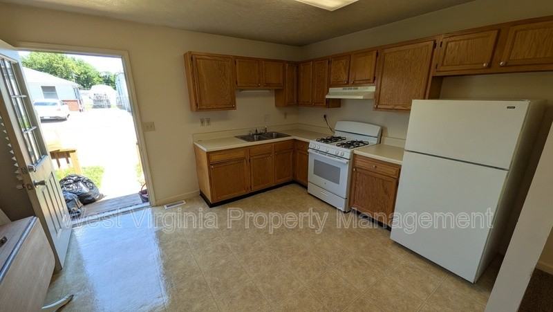 1123 24th St #1123B - Photo 3 of 12