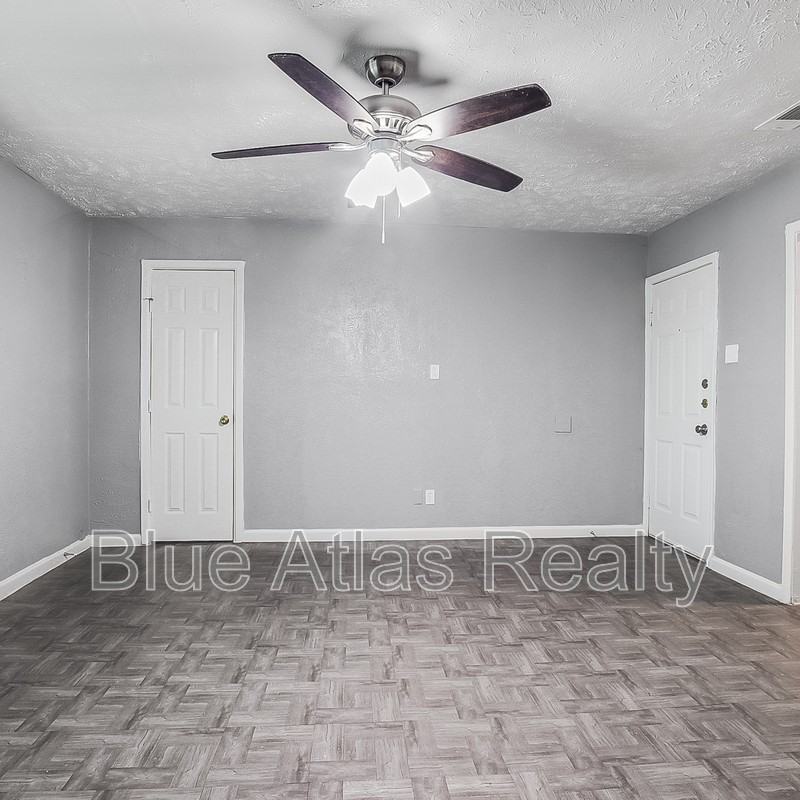 2215 Riverview Dr - Photo 2 of 19