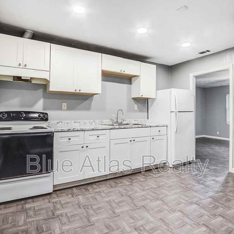 2215 Riverview Dr - Photo 4 of 19