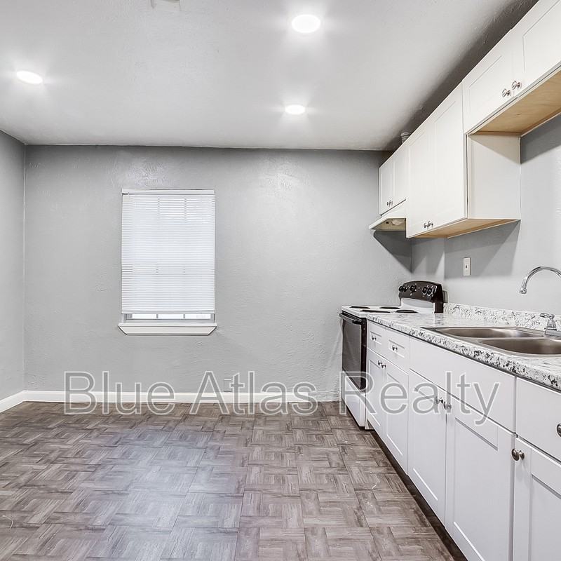 2215 Riverview Dr - Photo 5 of 19