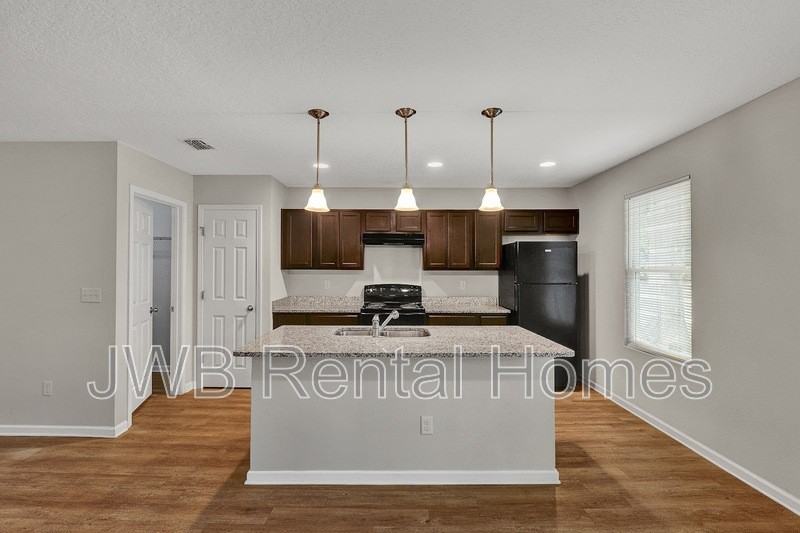 4643 Williamsburg Ave - Photo 2 of 23