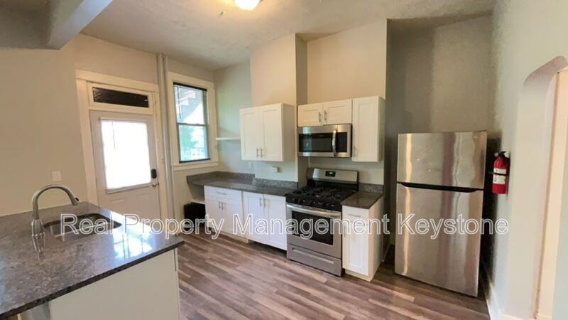 1247 Chartiers Ave - Photo 2 of 20