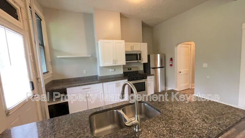 1247 Chartiers Ave - Photo 3 of 20
