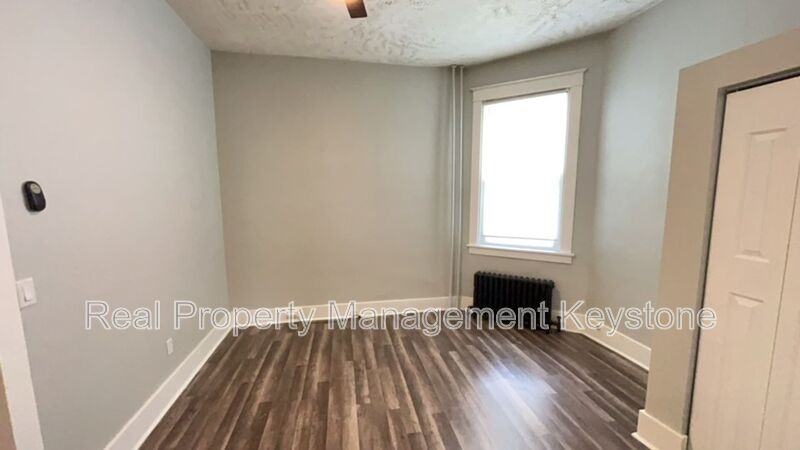 1247 Chartiers Ave - Photo 6 of 20