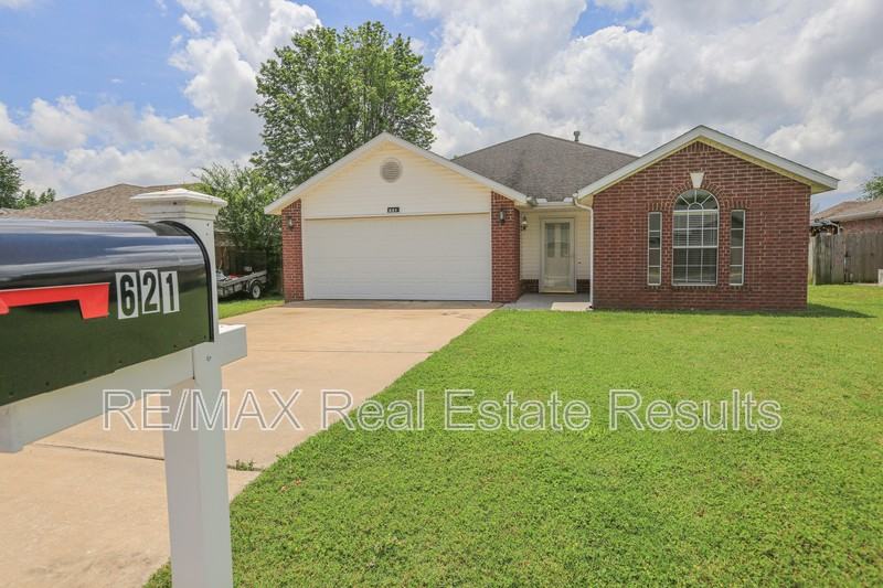 621 Bliss Cir - Photo 3 of 38