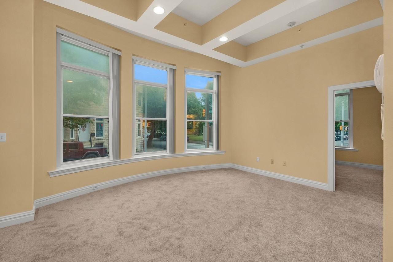 2300 N Calvert St - Photo 6 of 37