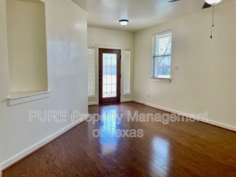 4718 Madrid Dr - Photo 3 of 21