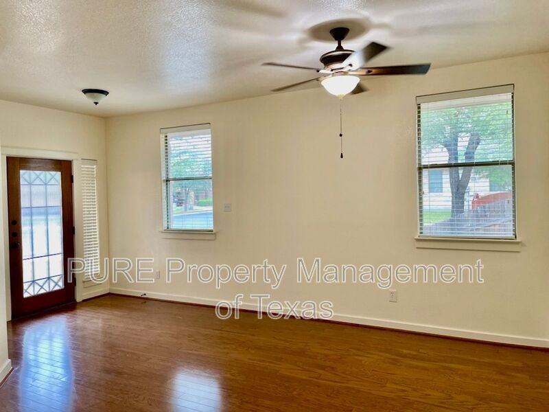 4718 Madrid Dr - Photo 4 of 21