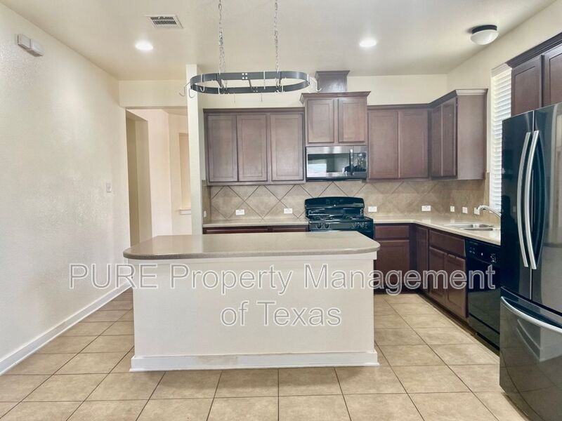 4718 Madrid Dr - Photo 5 of 21