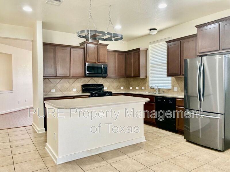 4718 Madrid Dr - Photo 6 of 21