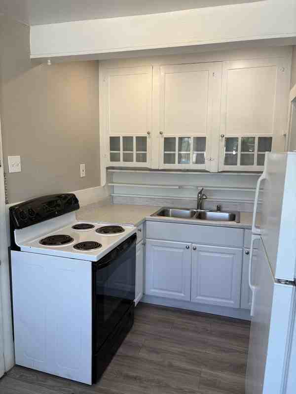 1060 Grand Ave - Photo 2 of 9