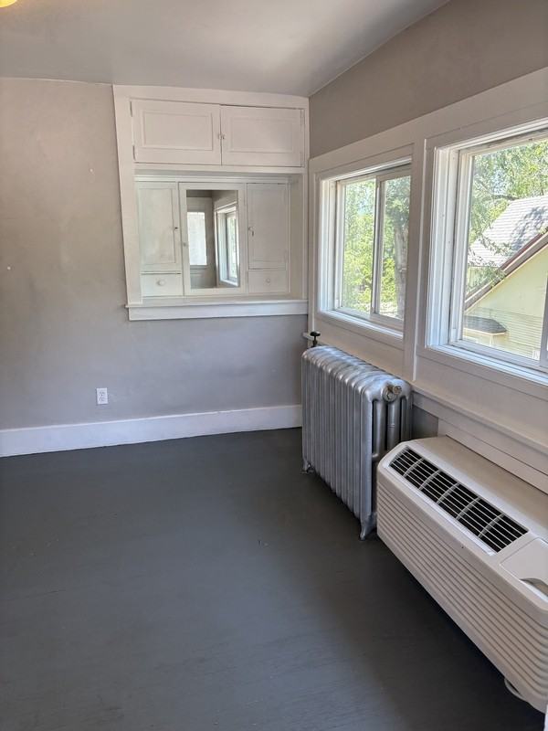 1060 Grand Ave - Photo 6 of 9
