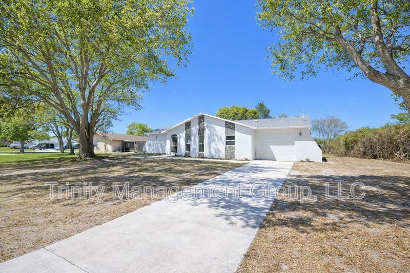 10449 Mayflower Rd - Photo 2 of 19