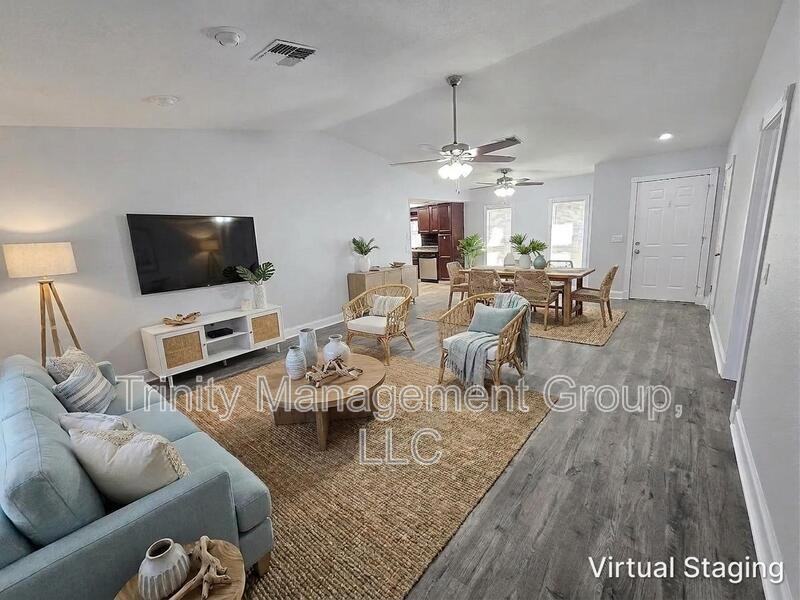 10449 Mayflower Rd - Photo 3 of 19