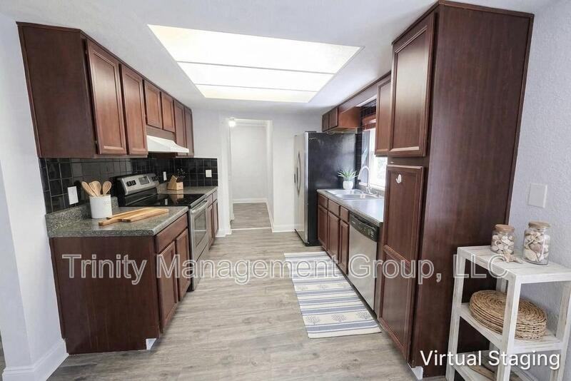 10449 Mayflower Rd - Photo 4 of 19